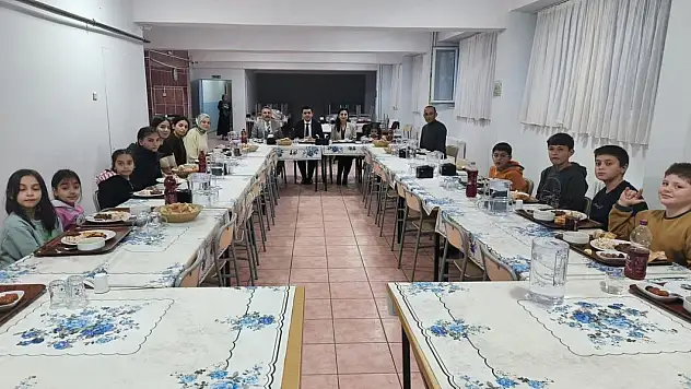 Pınarbaşı Kaymakamı Karaselvi İftar Programında Öğrencilerle Bir Araya Geldi