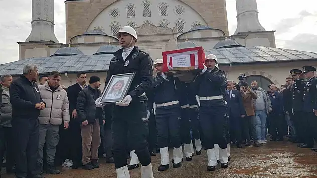 Polis Memuru Akıllı, Memleketinde Toprağa Verildi