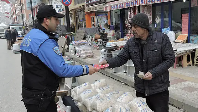 Polis, pazar esnafını bilgilendirdi