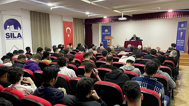 Prof. Dr. Ayvalı Üniversite Öğrencileri ile Buluştu