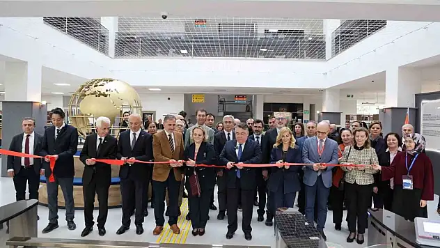 Prof. Dr. Durmuş Günay Kütüphanesi Öğrenci Ve Akademisyenlerin Hizmetine Açıldı