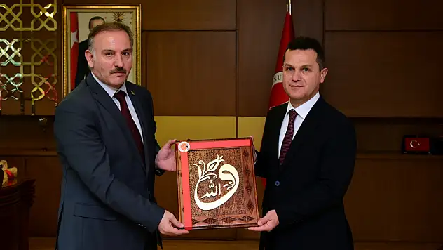 Rektör Güllüoğlu'ndan Rektör Topal'a Ziyaret