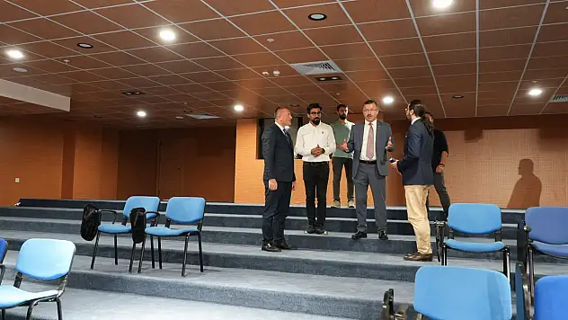 Rektör Kırışık Türker İnanoğlu İletişim Fakültesi'ni inceledi