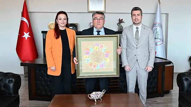 Rektör Özölçer'den Gümüş ve Yıldırım'a Teşekkür Belgesi
