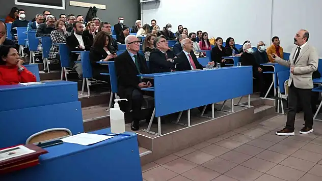 Rektör Özölçer, Fen Fakültesinin Akademik Genel Kurul Toplantısına Katıldı