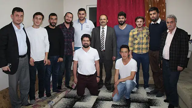Rektör Seyit Aydın öğrencilerle birlikte iftar açtı