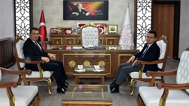 Rektör Topal'dan, Hasan Gümüş'e İade-İ Ziyaret