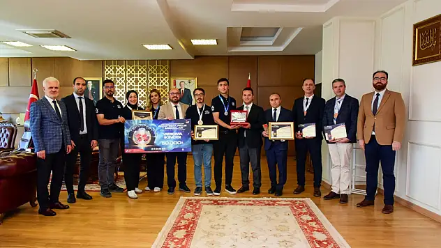 Rektör Topal, Madalya Kazananları Ağırladı