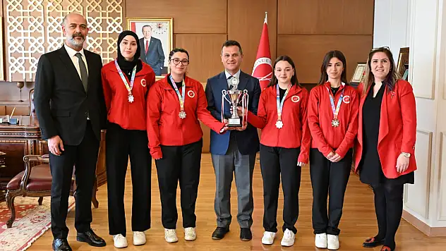 Rektör Topal, Masa Tenisi Takımını Ağırladı