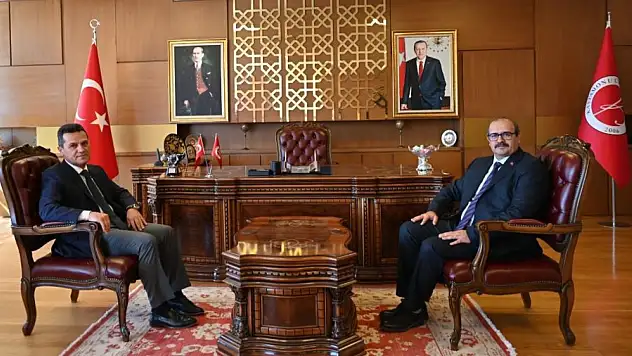 Rektör Topal Misafirini Ağırladı