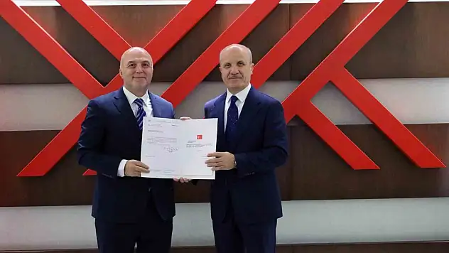 Rektör Ulusoy, mazbatasını YÖK Başkanı Prof. Dr. Erol Özvar'dan aldı
