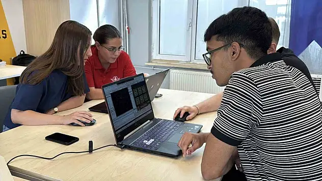 Roketten 5G'ye: KBÜ'lü gençlerin çip tasarımı finalde
