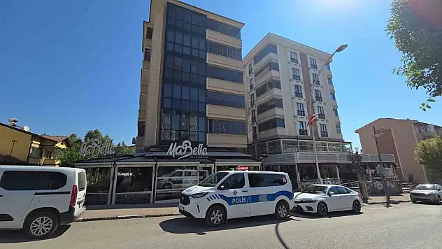 Safranbolu'da 4. kattan düşen genç kız ağır yaralandı: Kafenin tentesi hayatta tuttu