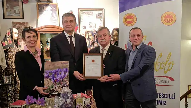 Safranbolu Safranı Tescil Belgesi Vali Yavuz'a Teslim Edildi
