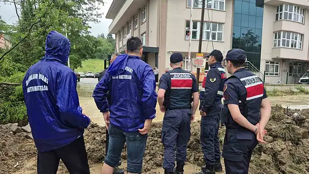 Sağanak Nedeniyle Mahsur Kalan Hastalar Ve Sağlık Personeli Kurtarıldı