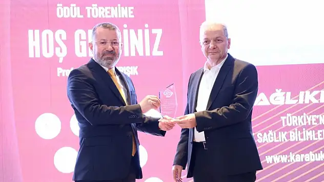 Medikar Hastanesi'ne Plaket