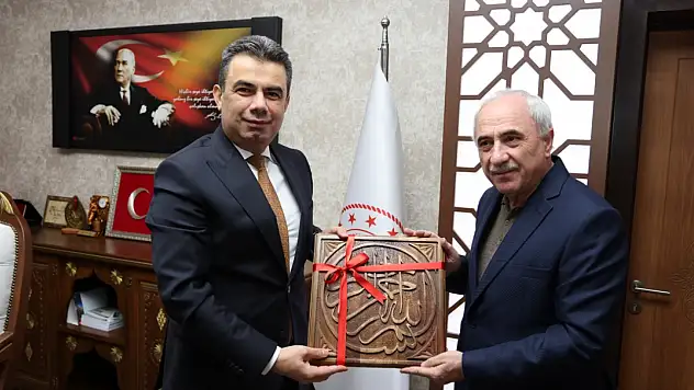 Şair ve Yazar Nurullah Genç'ten İl Millî Eğitim Müdürü Hasan Gümüş'e Ziyaret
