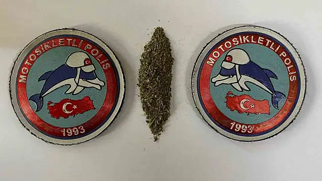 Sakız kutusu İçerisinde Esrar Ele Geçirildi