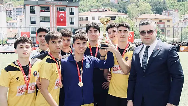 Şampiyon Prof. Dr. Fuat Sezgin Anadolu Lisesi Oldu