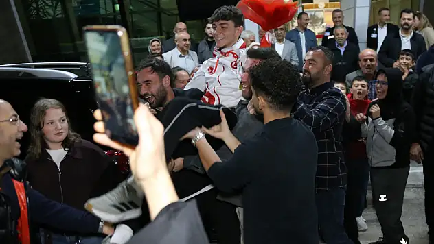 Şampiyon Yiğit Kastamonu'da Coşkuyla Karşılandı
