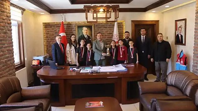 Şampiyonlardan Kaymakam Karataş'a Ziyaret