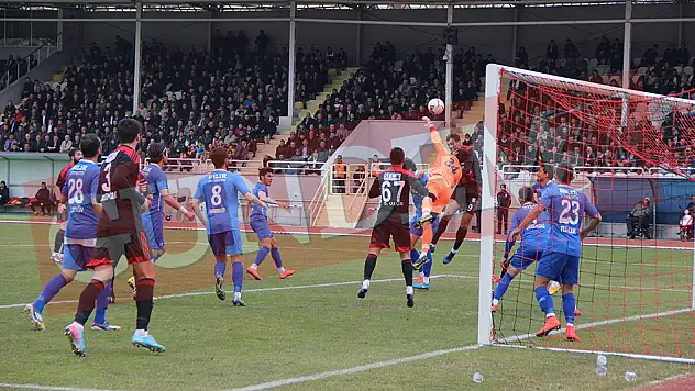 ŞAMPİYONLUK YOLUNDA BİR ENGEL DAHA AŞILDI