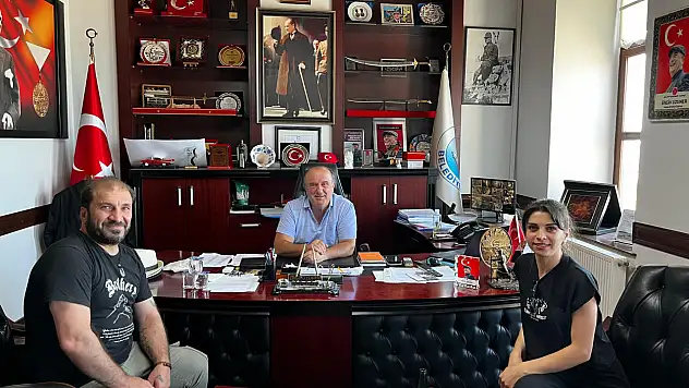 Sanatçı Mor Narpın'dan İnebolu Belediye Başkanı Uzuner'e Ziyaret