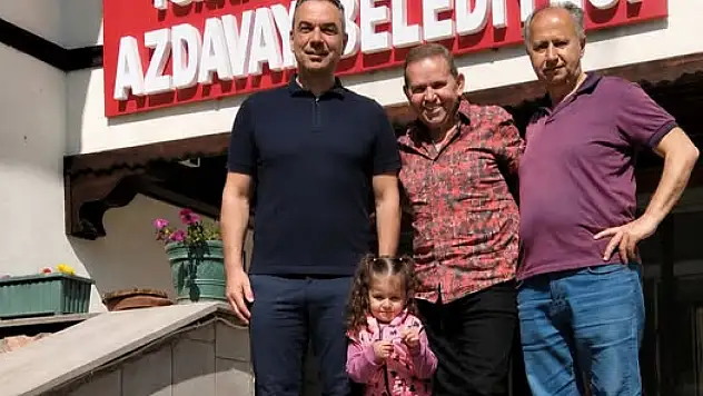 Sanatçı Orhan Canayakın, Yeni Albümünü Başkan Taşkan'a Takdim Etti