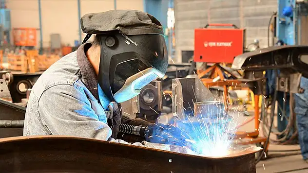Sanayi Üretimi Yüzde 2,1 Azaldı