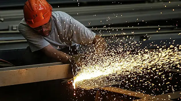 Sanayi Üretimi Yüzde 2,2 Arttı