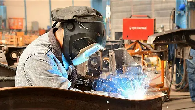 Sanayi Üretimi Yüzde 2,4 Arttı