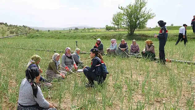 Sarımsak Tarlasında Kadınlara KADES'i Anlattılar
