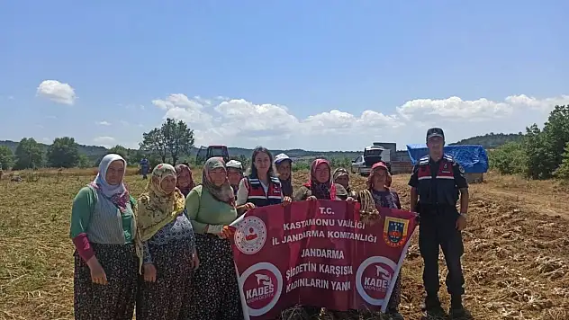 Sarımsak Tarlasındaki Kadınlara KADES Bilgilendirmesi