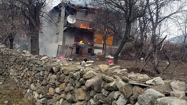 Şehidin evi yandı