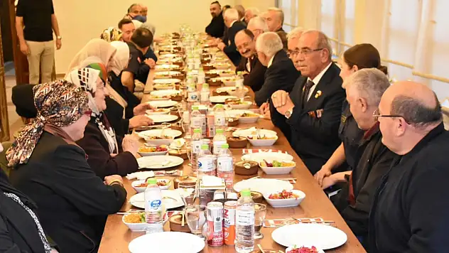 Şehit Aileleri Ve Gaziler Yemekte Bir Araya Geldi