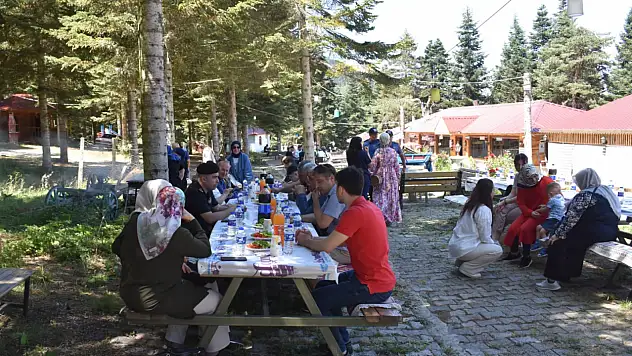 Şehit aileleri ve gazilerle bir araya geldiler