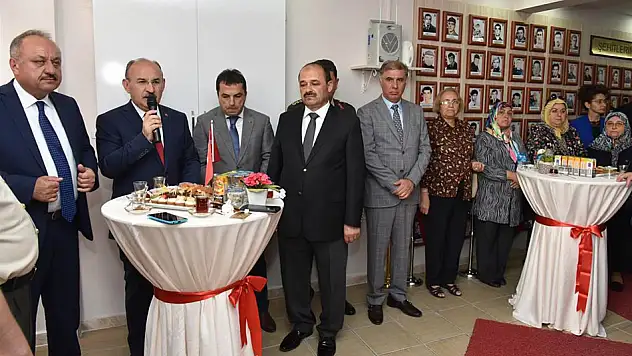 Şehit ailelerinin yanında oldular