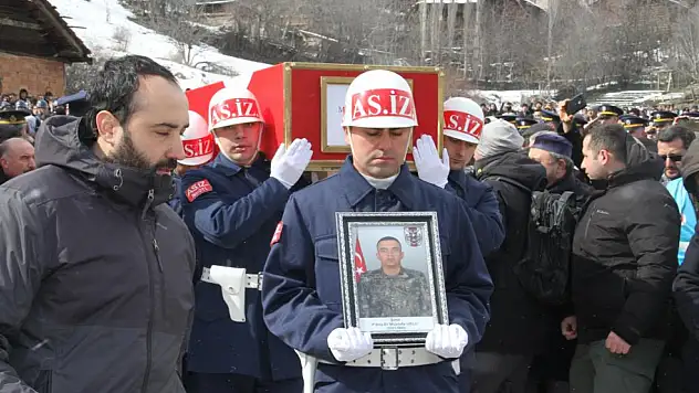 Şehit Oğlunu Son Yolculuğuna Uğurlayan Baba: 'Asker Oğlum Vatana Helal Olsun'
