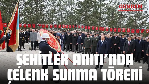 Şehitler Anıtı'nda Çelenk Sunma Töreni