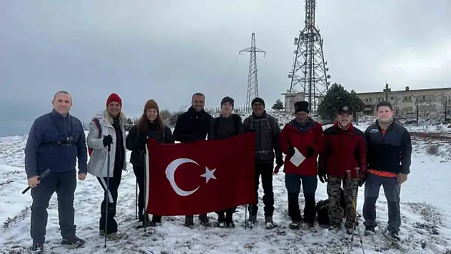Şehitlerin Anısına Bin 808 Metrelik Dağa Tırmandılar