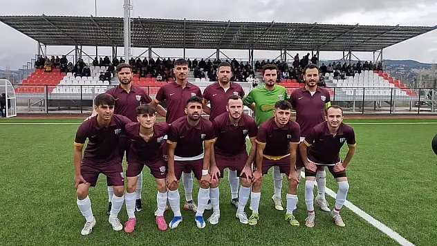 Selendi Belediyespor Play-Off'u Zorluyor