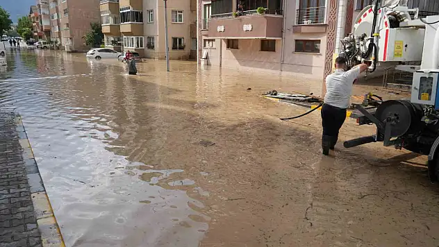 Cide'de Ekiplerin Su Tahliye Çalışması Sürüyor