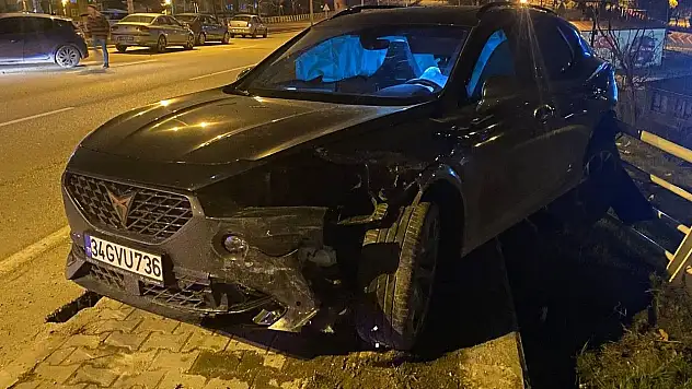 Şerit Değiştirirken Başka Otomobile Çarptı