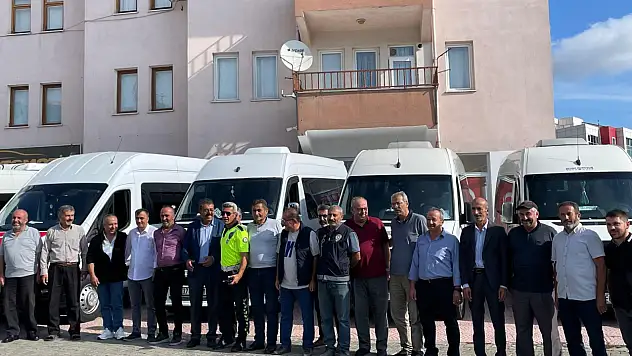 Servis Şoförlerinden Geleneksel Kutlama