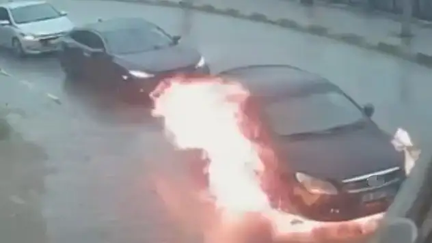 Seyir Halindeki Otomobil Alev Aldı