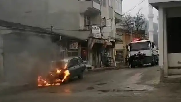 Seyir Halindeki Otomobil Alev Aldı!
