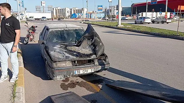 Seyir Halindeyken Yanan Otomobil Kullanılmaz Hale Geldi