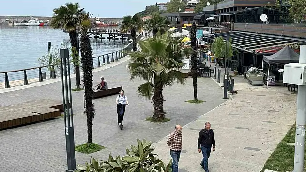 Sıcak Havayı Gören Cadde ve Sahillere Koştu