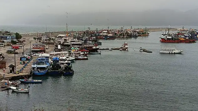 Şiddetli Poyraz Nedeniyle Balıkçı Tekneleri Amasra Limanı'na Sığındı