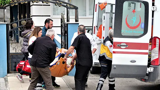 Silah ateş aldı, genç kız bacağından yaralandı
